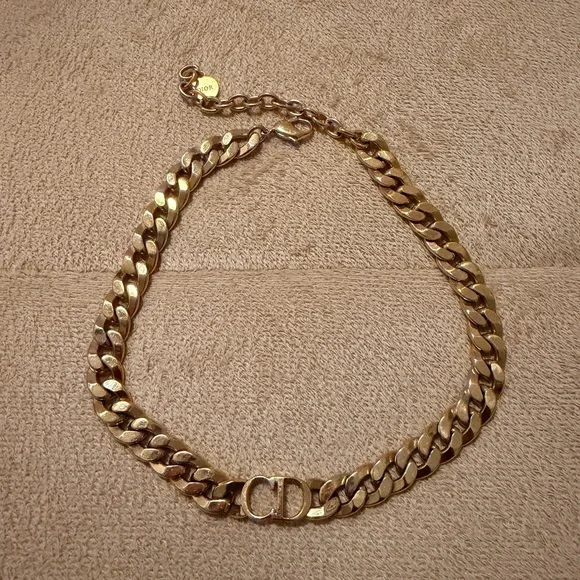 Christian Dior
Danseuse Etoile Choker Necklace - Picture 2 of 4